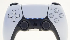 the-ps5-dualsense-controllers-microphone-can-be-used-to-record-send-voice-messages-and-add-recordings-to-media