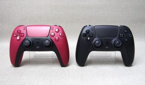heres-a-look-at-the-new-midnight-black-and-cosmic-red-ps5-dualsense-controllers-in-person-1