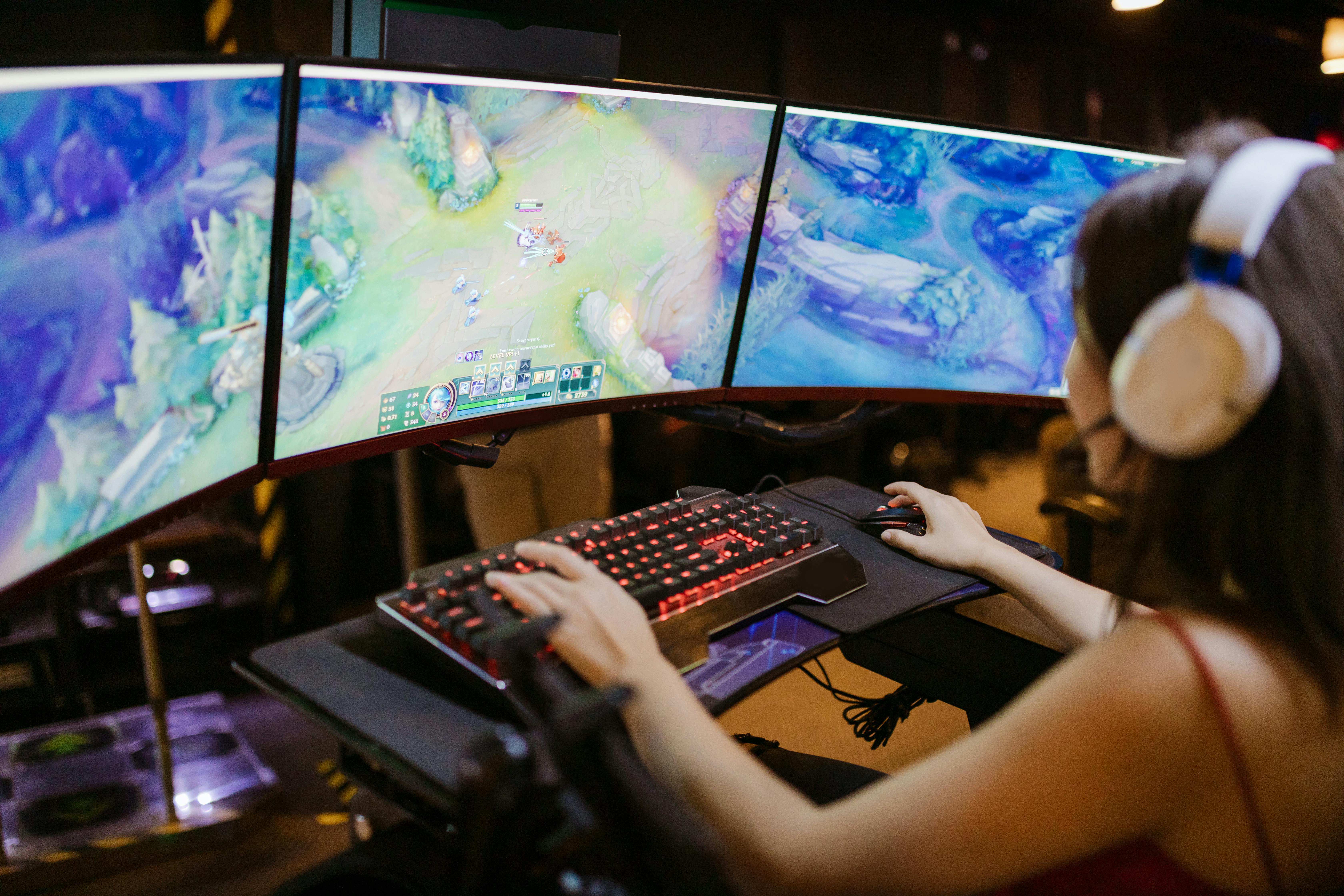 Cross-Over Entertainment: When Esports, Gaming, and Online Casinos Collide